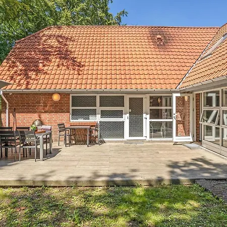 Beach Front Home In Asperup With Sauna Ferienhaus *