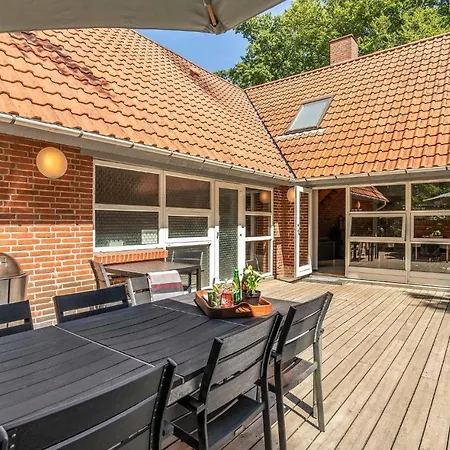 Beach Front Home In Asperup With Sauna Ferienhaus *