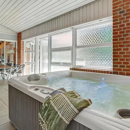 Front In With Sauna Дом отдыха *